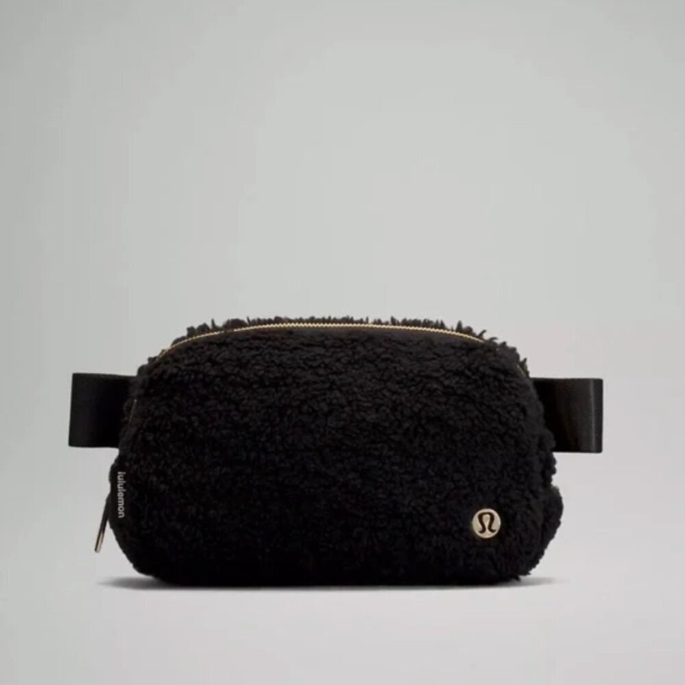 NWT lululemon Everywhere Belt Bag 1L Fleece Black Gold Zipper